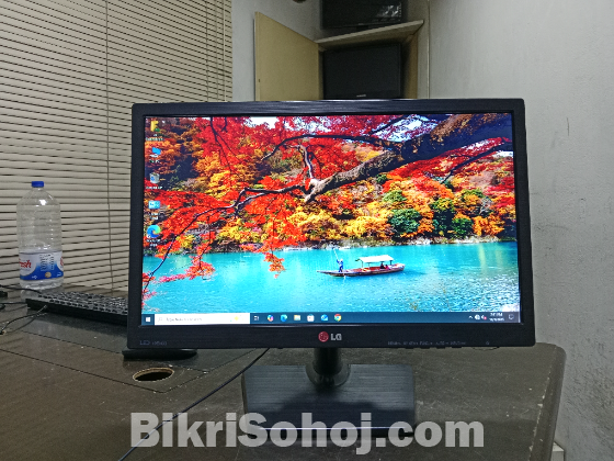 LG 19” HD LED Monitor – Model 19EN33S